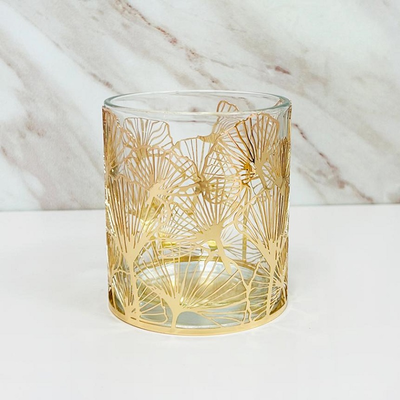 Det elegante hjemmets forgylte lysestake i ginkgoglass har lansert, og lyser opp et nytt rike innen hjemmeestetikk.