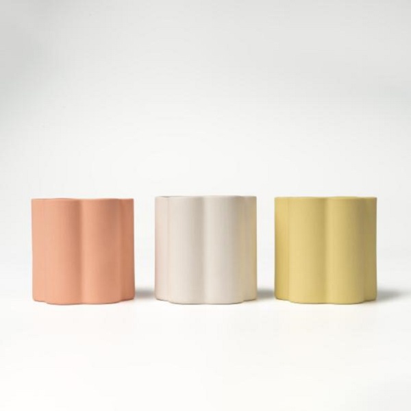 Leter du etter minimalistiske Wave Keramiske lysestaker? Kan dette nøytrale bulksettet være ditt ideelle engrosvalg?