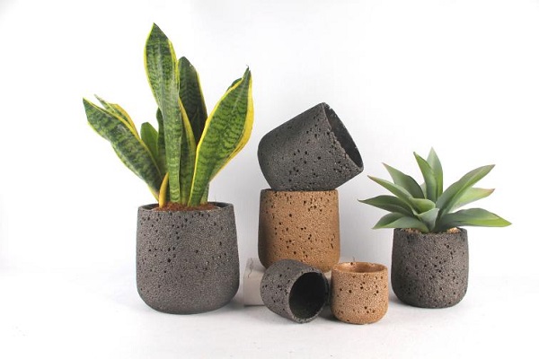 BYF Arts & Crafts Hvordan kombinerer den leirehåndverk med moderne design for å lage sine nye klassiske plantekrukker i steintøy?