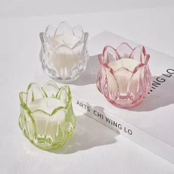 Farget tulipanformet glasslys