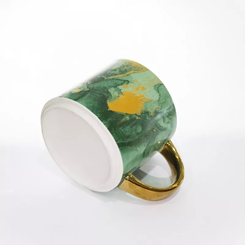 Elegant keramisk krus med marmormønster