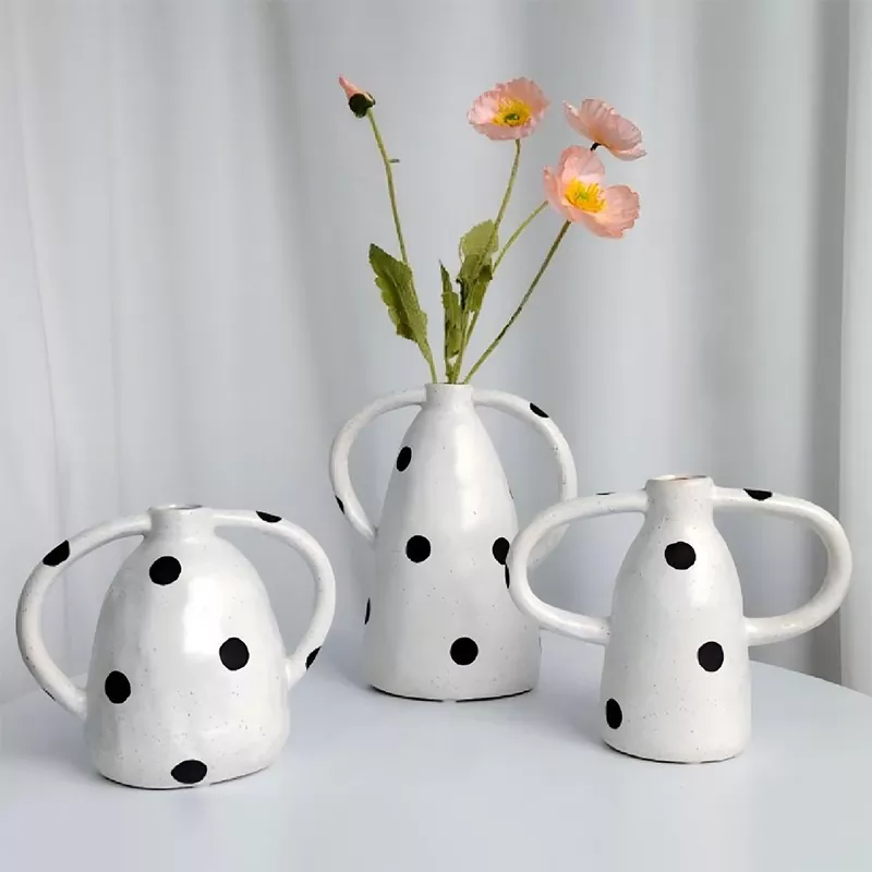 Polka Dot steintøy vase Polka Dot steintøy vase
